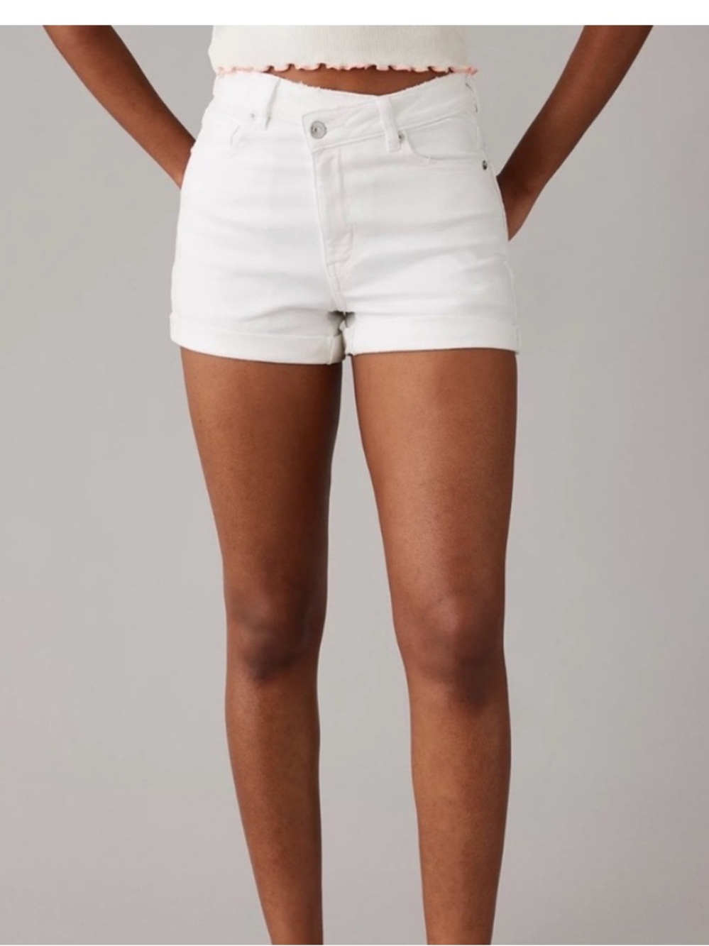 AMERICAN EAGLE |  White Denim High-Rise Mom Shorts - size 4